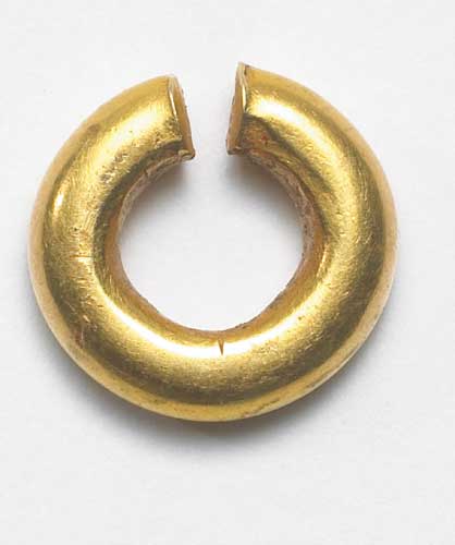 BRONZE AGE IRISH GOLD RING-MONEY, circa 1500-1200 B.C. at Whyte's Auctions