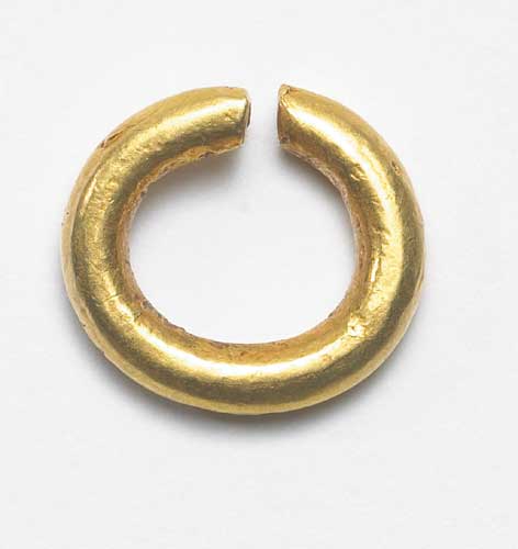 LATE BRONZE AGE IRISH GOLD RING-MONEY, circa 1000 B.C. at Whyte's Auctions