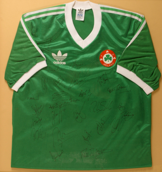 Football, Republic of Ireland, jersey signed by Keane and McCarthy in 2002. at Whyte's Auctions