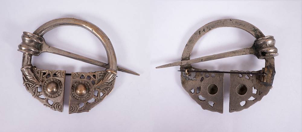 19th white metal brooch of a type worn by Inghindhe na hireann (Daughters of Ireland) at Whyte's Auctions
