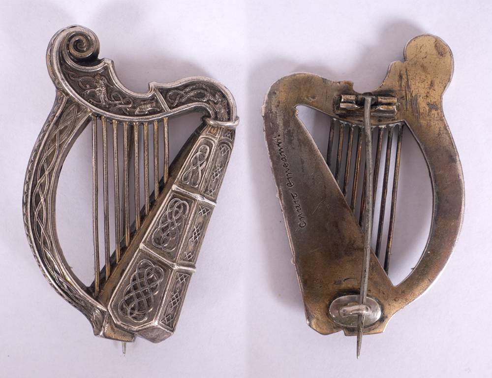 1920s Harp badge inscribed Cruit Eireann (Harp of Ireland) at Whyte's Auctions