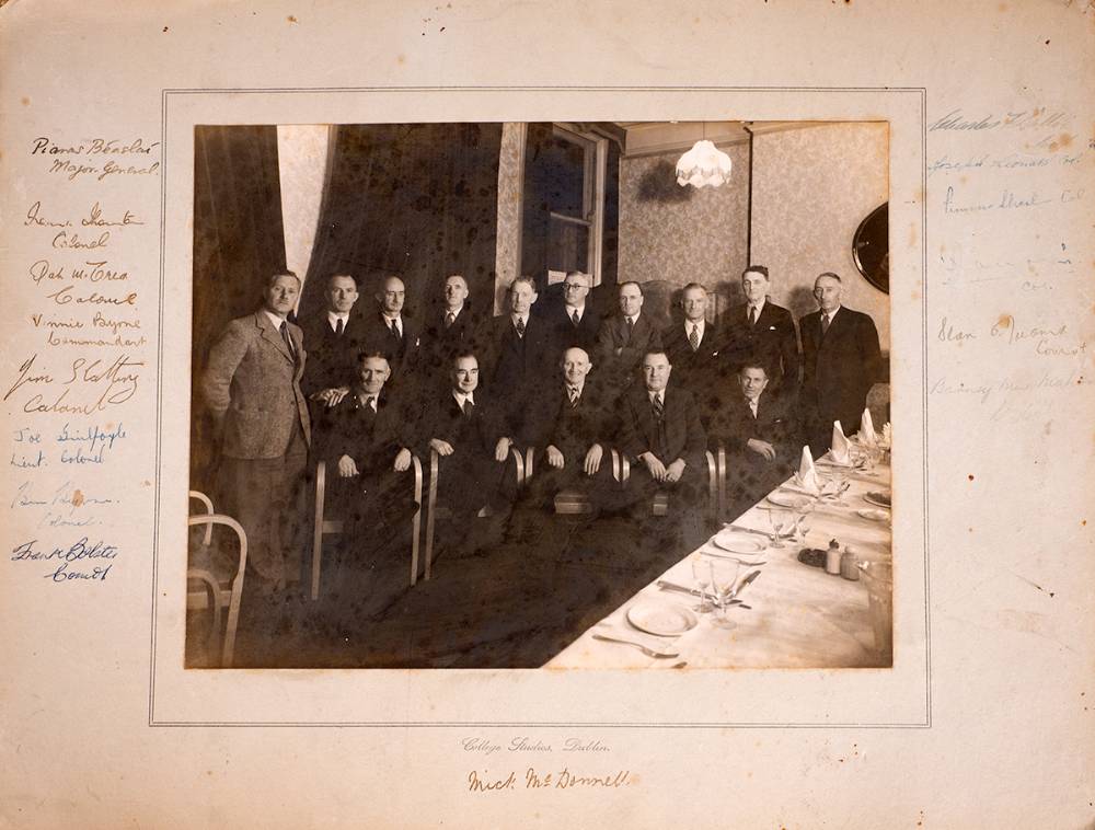 1917-1921 War of Independence photograph of veterans' reunion including Vinnie Byrne and other Collins' Squad members at Whyte's Auctions