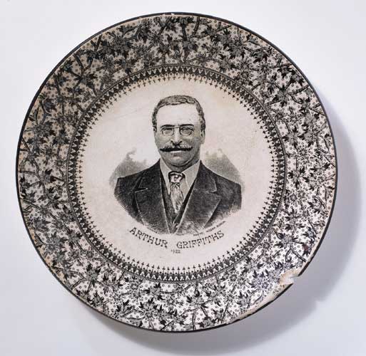 Commemorative plate, made 1923 based on photos by Hogan, Dublin. at Whyte's Auctions