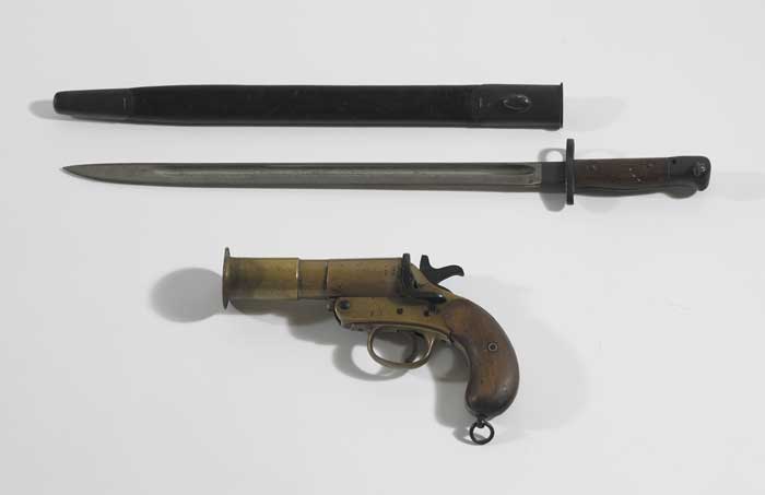 1914-1918: British flare pistol and bayonet at Whyte's Auctions