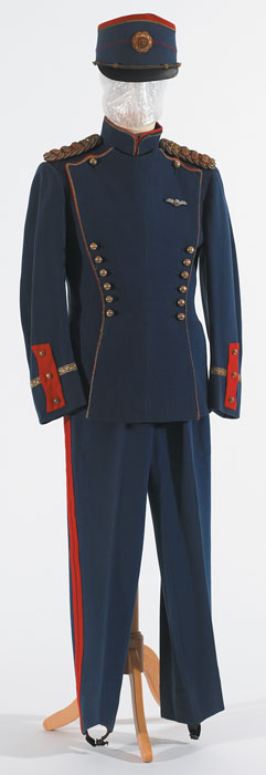 1936: Irish Air Corps Captain's full dress uniform at Whyte's Auctions