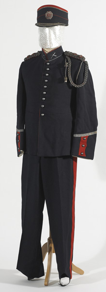 Circa 1930s: Irish Army Commandant's dress uniform at Whyte's Auctions