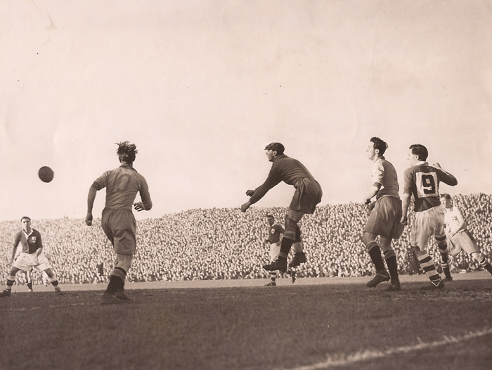 Soccer 1940s-50s: Large collection of Irish international and league press photographs at Whyte's Auctions