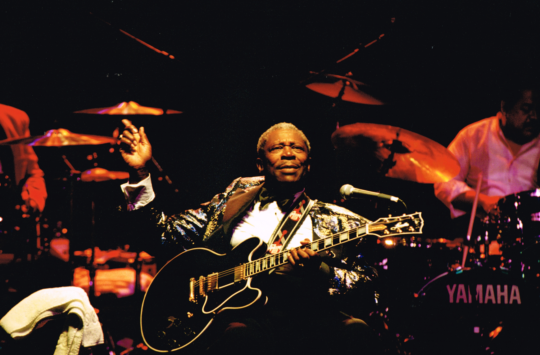 B.B. King: Belfast concert photographs by Trevor Looney and tickets 27 April 1999 at Whyte's Auctions