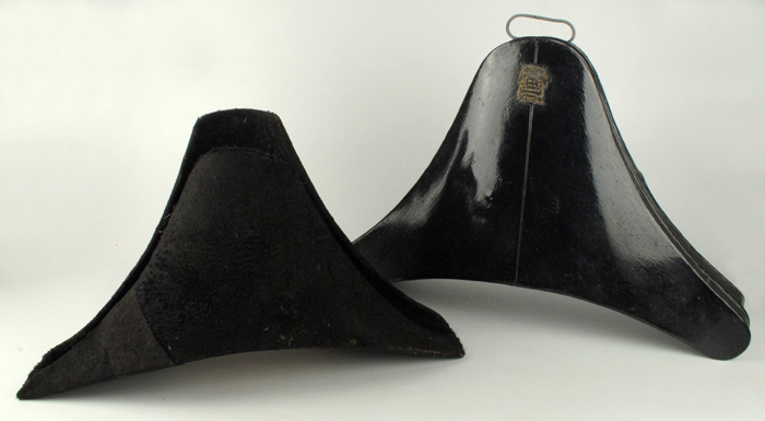 20th Century: Military or official's bicorne hat in case at Whyte's Auctions