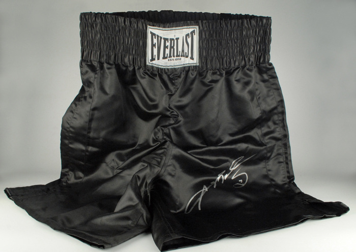 Boxing: Sugar Ray Leonard signed boxing trunks at Whyte's Auctions