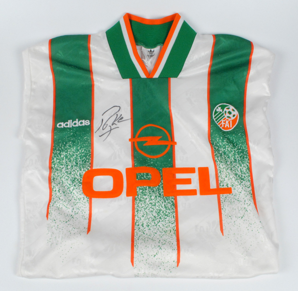 Soccer: Ireland World Cup 1994 jersey signed by Roy Keane at Whyte's Auctions