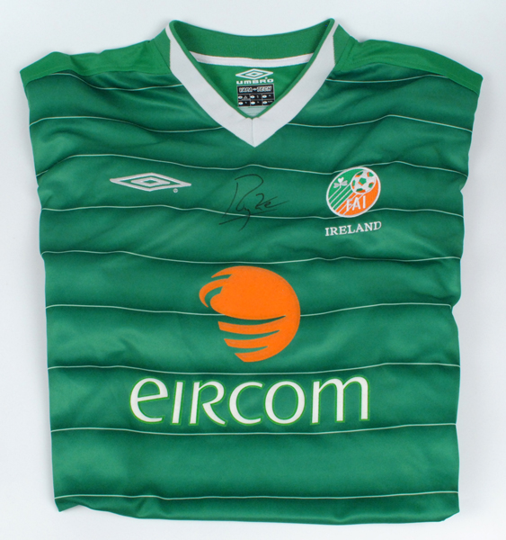 Soccer: Ireland World Cup 2002 jersey signed by Roy Keane at Whyte's Auctions