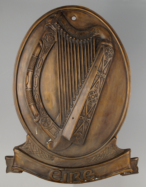 20th Century: Irish Government official harp metal plaque at Whyte's Auctions