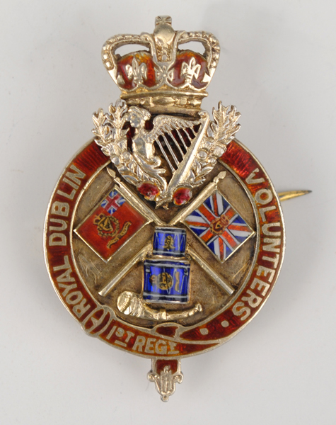1910: 1st Regiment Royal Dublin Volunteers presentation badge at Whyte's Auctions