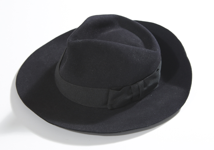 Michael Jackson signed black fedora, 1998. at Whyte's Auctions