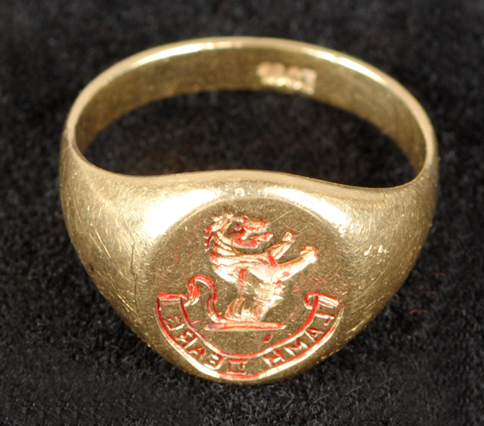 An 18ct yellow gold signet ring at Whyte's Auctions