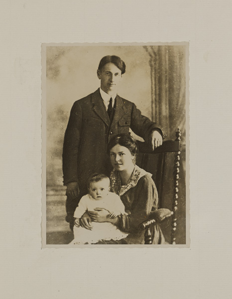 1919 A family portrait of Terence and Muriel MacSwiney with their infant daughter, Maire. at Whyte's Auctions