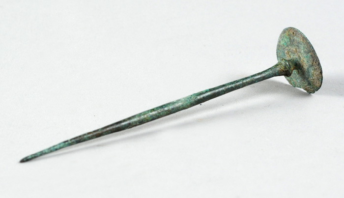An Irish Bronze Age cloak pin at Whyte's Auctions