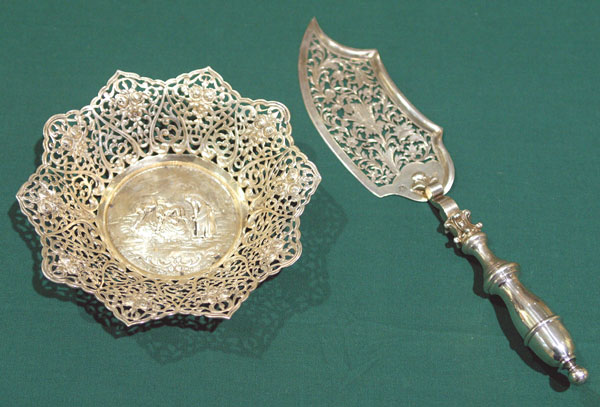 A Continental silver serving slice and a Continental silver bon-bon dish at Whyte's Auctions