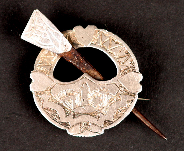 1922. Civil War Prison Art - a silver brooch from Kilkenny Prison. at Whyte's Auctions