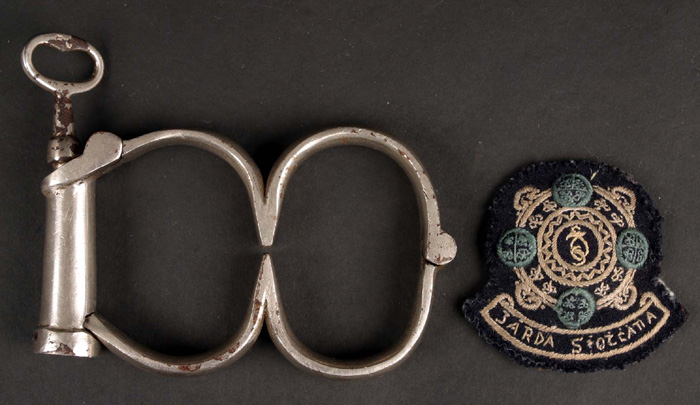 Mid-20thC Garda Siochana Inspector's rank badge at Whyte's Auctions
