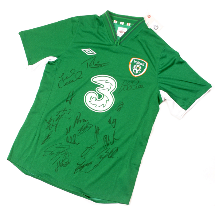 Football, Republic of Ireland, 2013/14, signed home jersey. at Whyte's Auctions