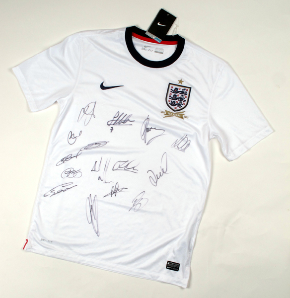 Football, England, 2013/14, signed home jersey. at Whyte's Auctions