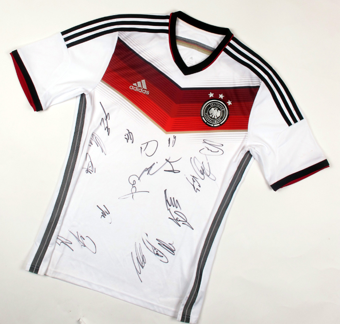 Football, Germany, 2013/14, signed home jersey. at Whyte's Auctions