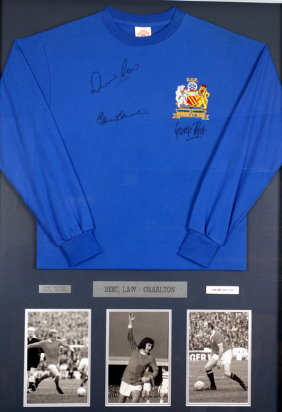 Football: Manchester United signed replica 1968 European Cup jersey. at Whyte's Auctions