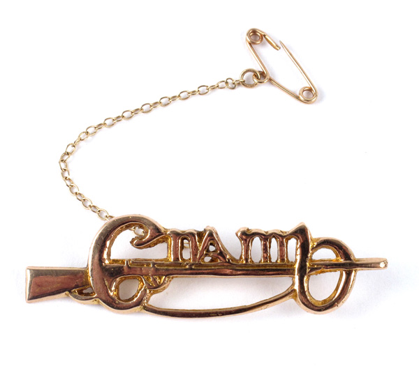 1914-1921 Gold Cumann na mBan badge, senior officers' issue. A 9-carat gold badge, 'C na mB' above a Mauser-style rifle, later fitted with safety chain. Extremely rare. Similar to the gold badge wo... at Whyte's Auctions