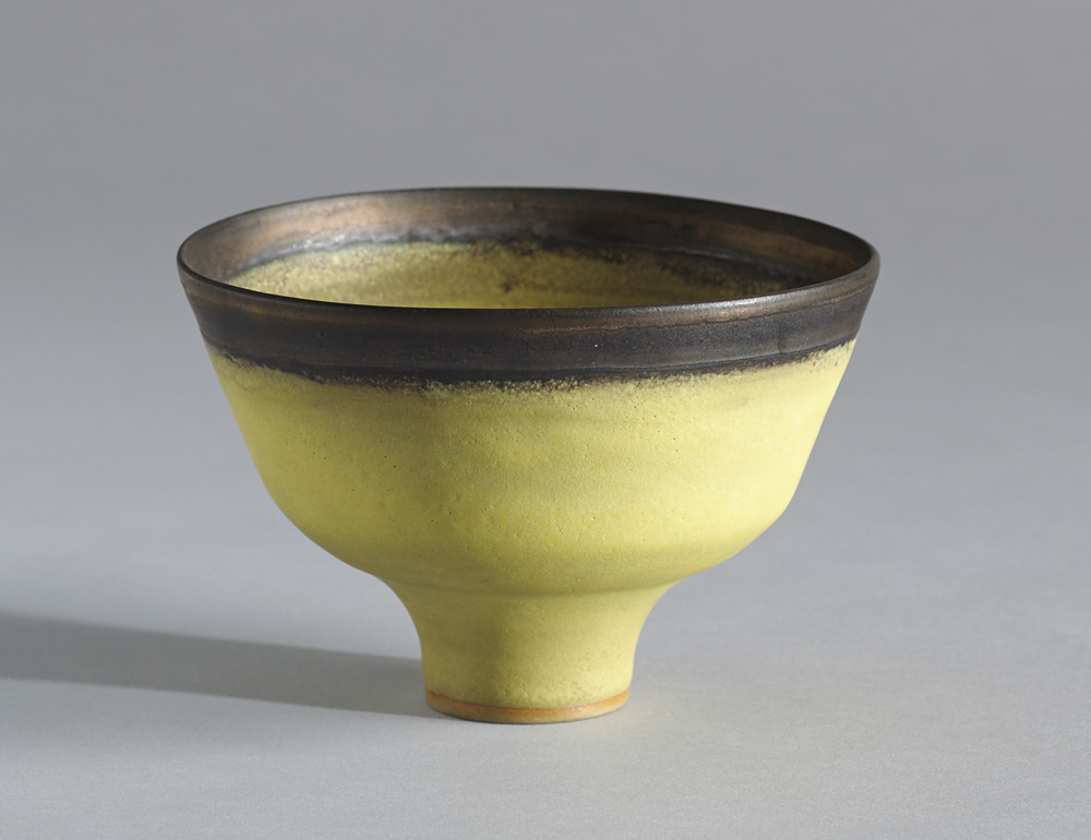 FOOTED BOWL, c.1980 by Dame Lucie Rie sold for €30,000 at Whyte's Auctions