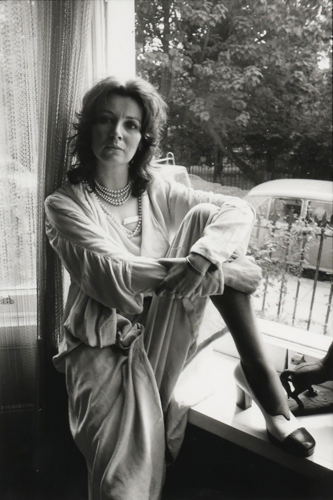 EDNA O'BRIEN IN HER CHELSEA HOME, 1971 by John Minihan (b.1946) (b.1946) at Whyte's Auctions