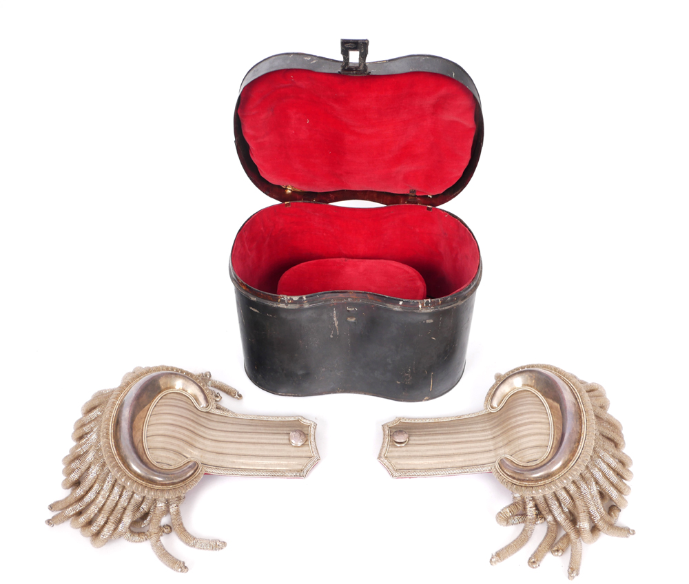 Pre-1854 Donegal Militia officer's epaulettes. at Whyte's Auctions