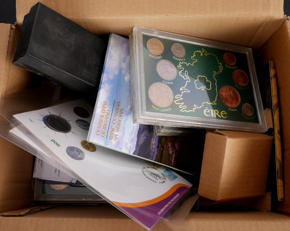 Irish modern coinage, including year sets and proofs in presentation cases. at Whyte's Auctions
