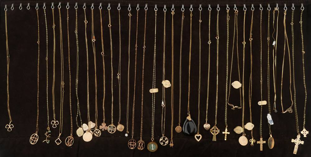 33 various 9ct gold pendants on chains. at Whyte's Auctions