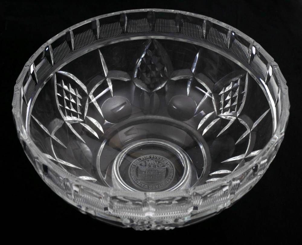 1992 Waterford Crystal commemorative bowl. at Whyte's Auctions