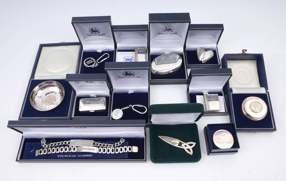 Collection of silver trinkets and gift items in gift boxes. at Whyte's Auctions