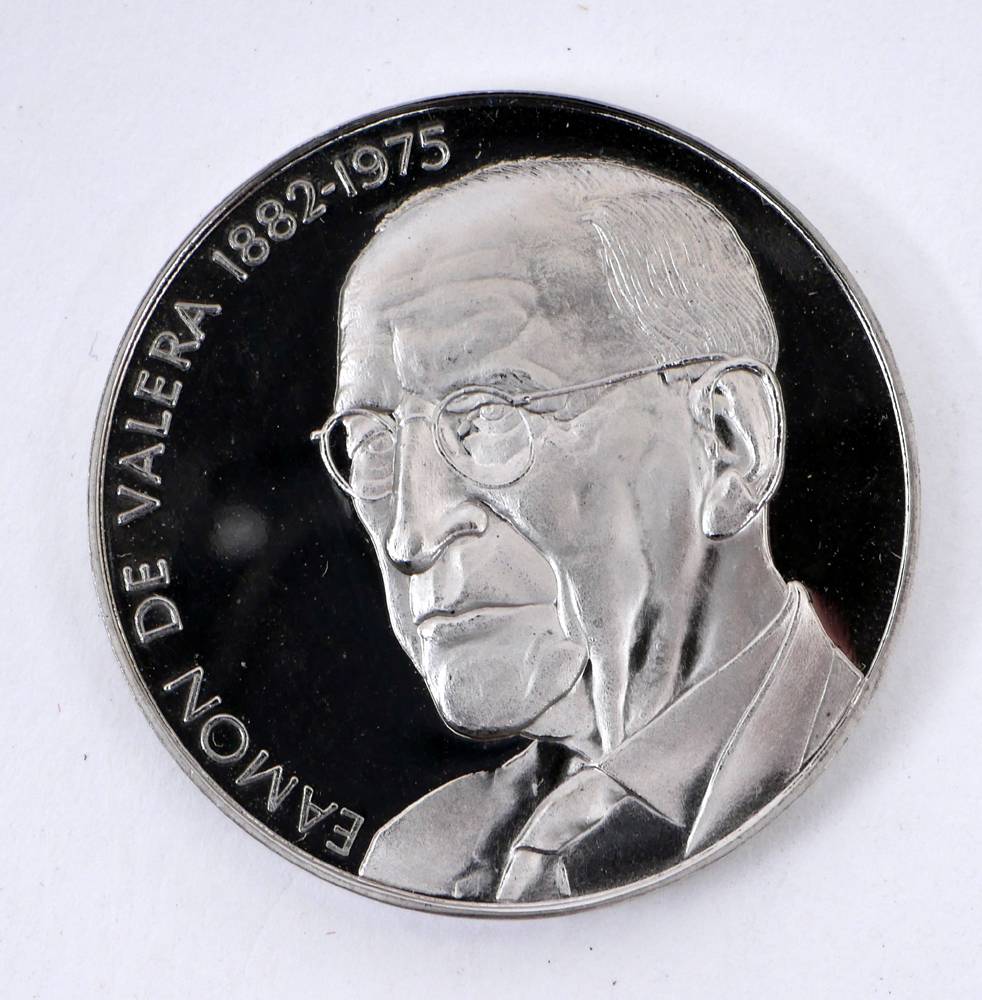 1975 Platinum amon de Valera commemorative medal by Spink. at Whyte's Auctions