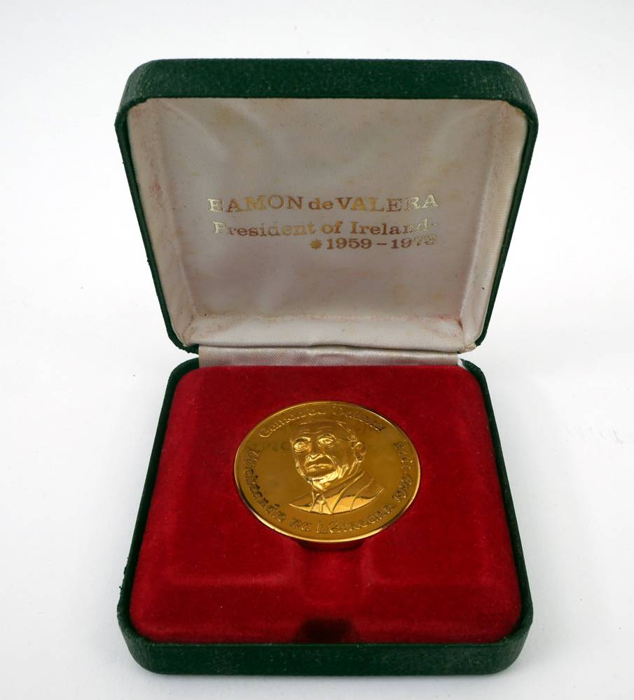 1973 Gold amon de Valera commemorative medal. at Whyte's Auctions