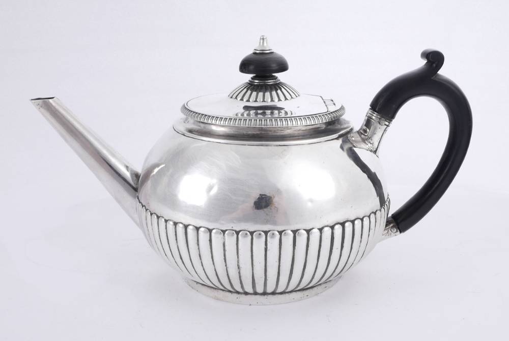 George III silver bachelor teapot, by Robert Sharp. at Whyte's Auctions