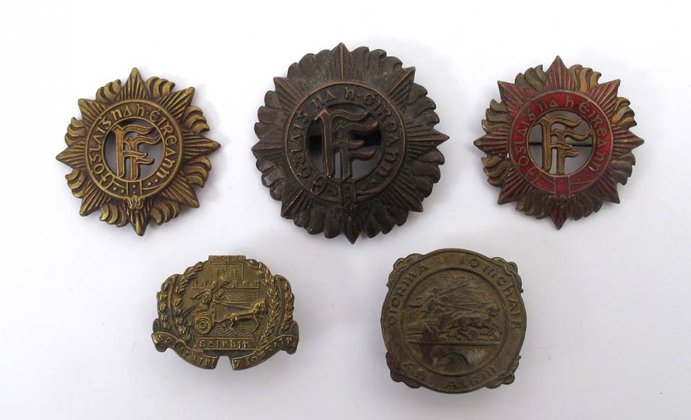 1940s glaigh na hireann cap and collar badges. at Whyte's Auctions