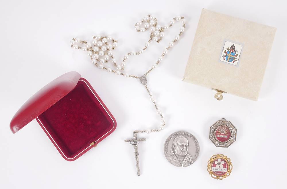 Popes Pius X and John Paul II, relics, medal and rosary beads. at Whyte's Auctions