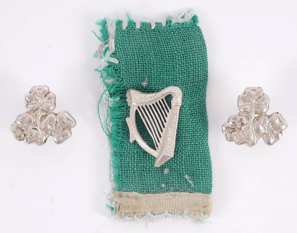 Irish Volunteers uniform badges. at Whyte's Auctions