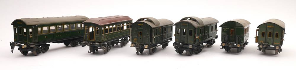 Marklin pre-war tinplate O gauge rolling stock (6) at Whyte's Auctions