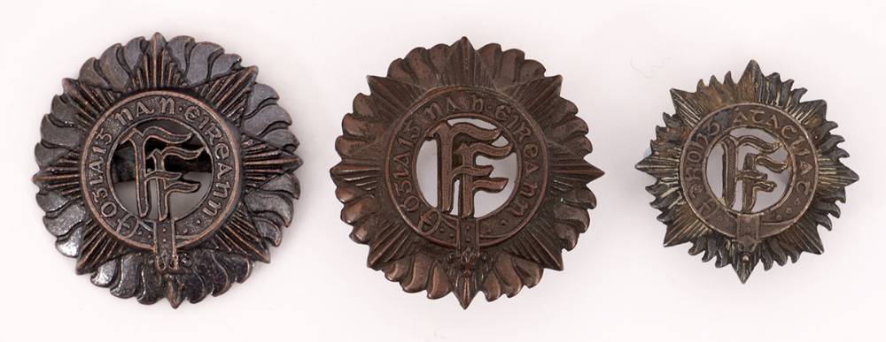 1916 Irish Volunteers Dublin Brigade cap badge, with Oglaigh na hEireann badges (4) at Whyte's Auctions