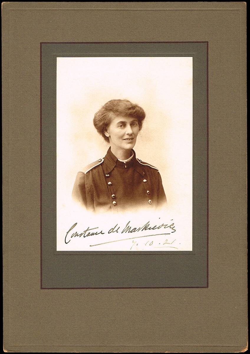1921 (7 October) signed photograph of Countess Markievicz in uniform. at Whyte's Auctions
